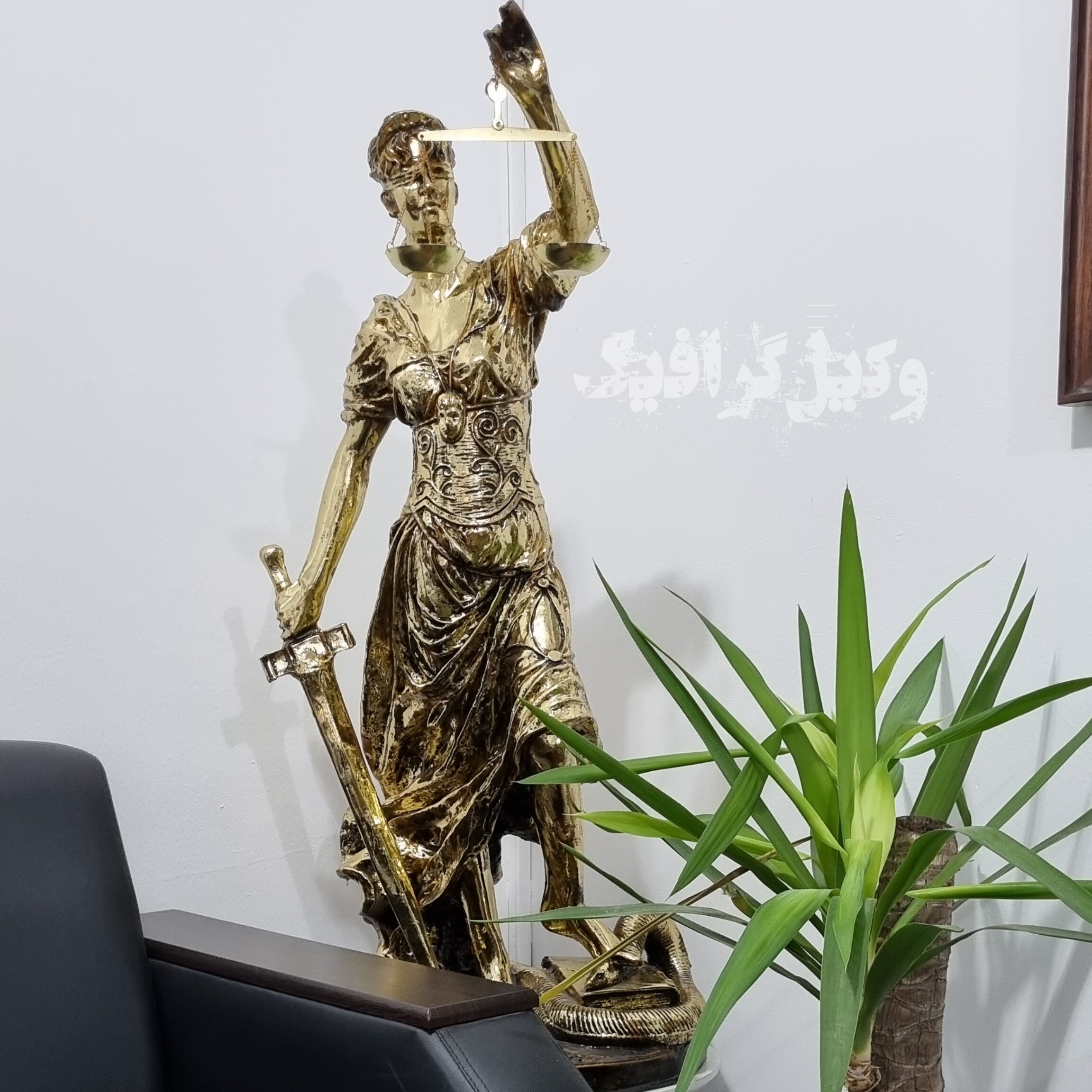 مجسمه فرشته عدالت ورق طلا ( کد 001 )